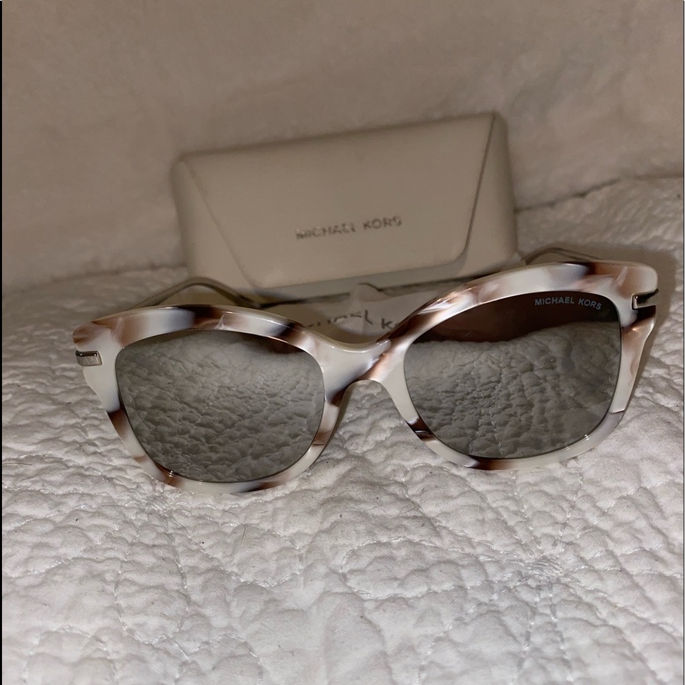 MICHAEL KORS, White marble trim Sungress